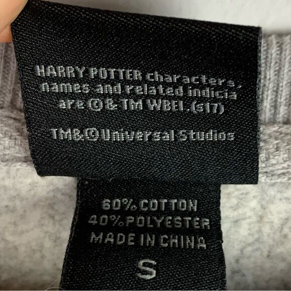 Universal studios the wizarding  world of Harry Potter hufflepuff sweater size S - Picture 6 of 7